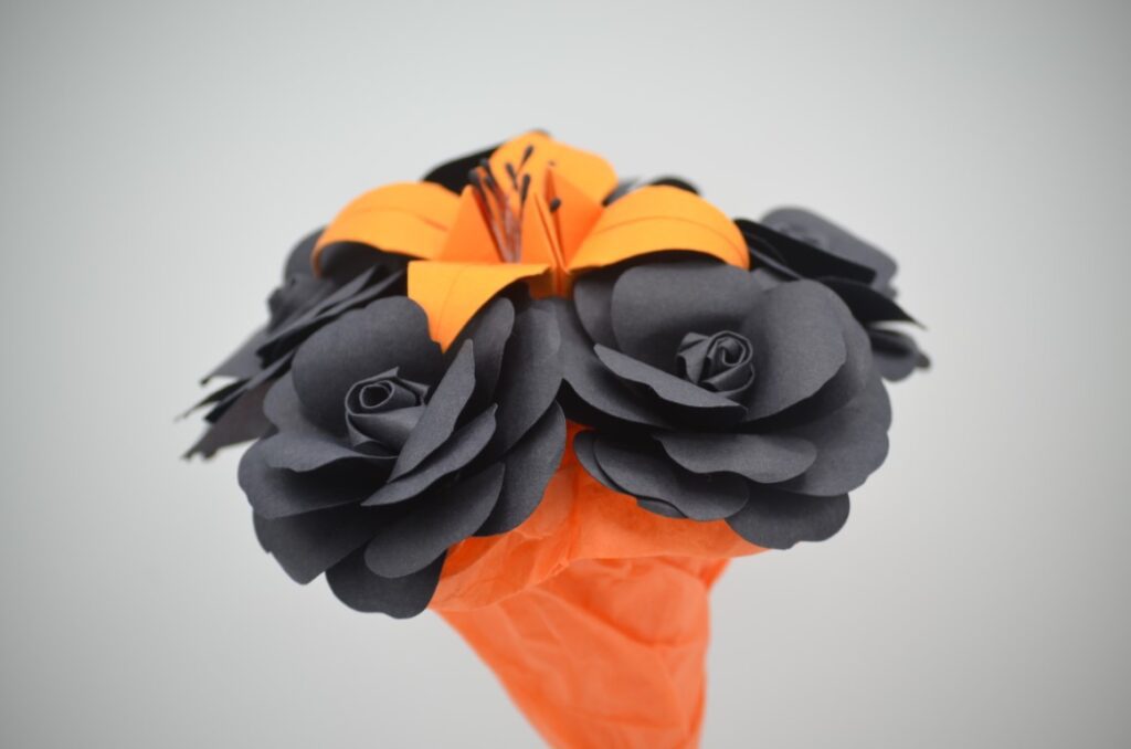 Bouquet de fleurs en papier noires et orange — Fleurigami France