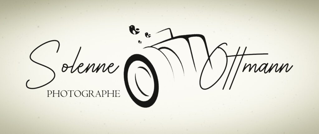 Logo Solenne Ottmann Photographe avec un appareil photo dessiné