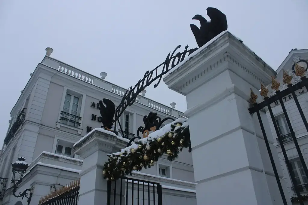 Detail of the Aigle Noir entrance gate in Fontainebleau after snowfall, photographed in January 2026.