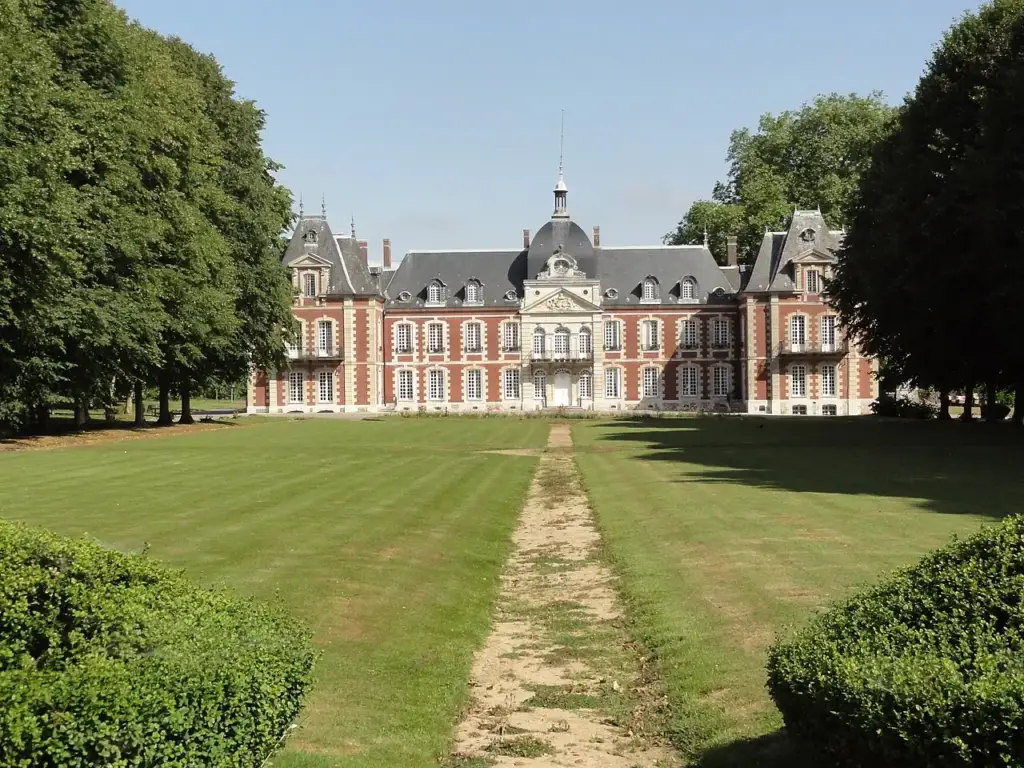 Façade of Château de Bois-Himont in its park