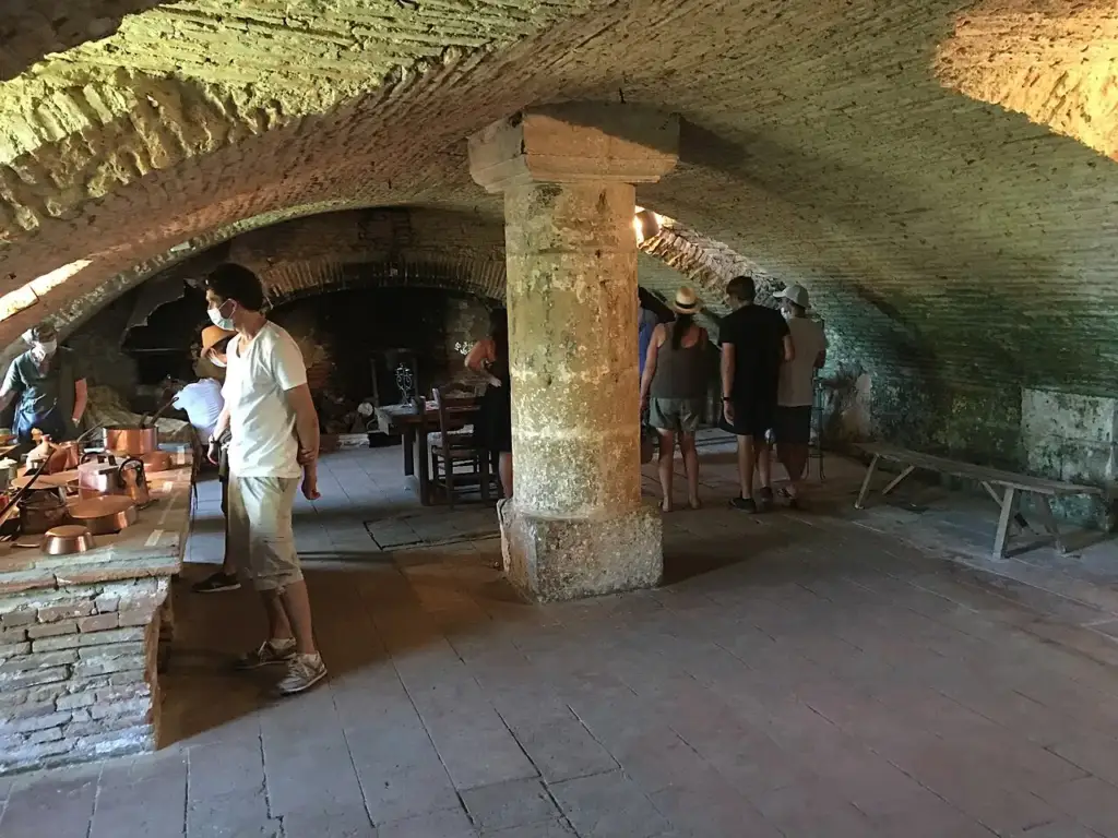 Salle voûtée patrimoniale au Château de Caumont en 2020