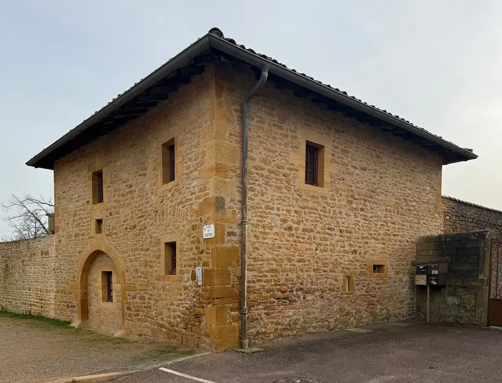 Stone building beside Château de Bagnols