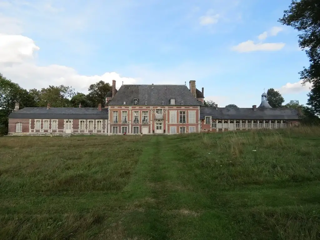 Rear façade and wings of Château de Bonnemare seen from the park (2018)