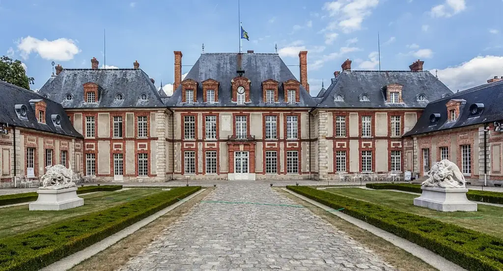 General view of Château de Breteuil in Choisel — archive photograph, 31 August 2016