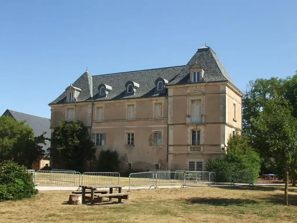 Château du Domaine de Combelles au Monastère, près de Rodez