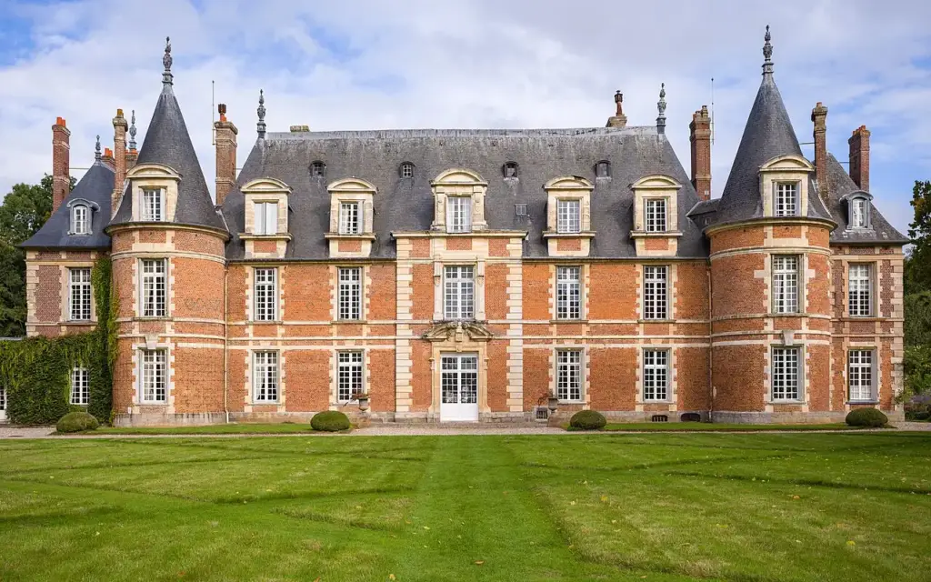South façade of Château de Miromesnil in Tourville-sur-Arques, photographed on 25 September 2022