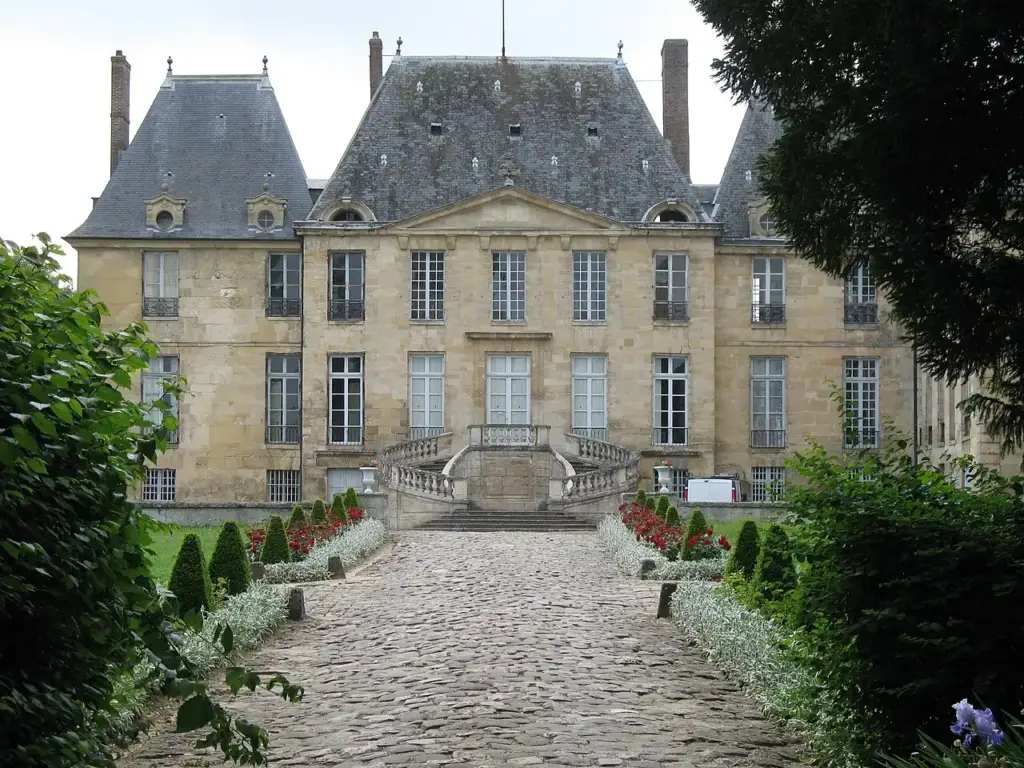 Facade of Château de Montgeroult in Val-d’Oise