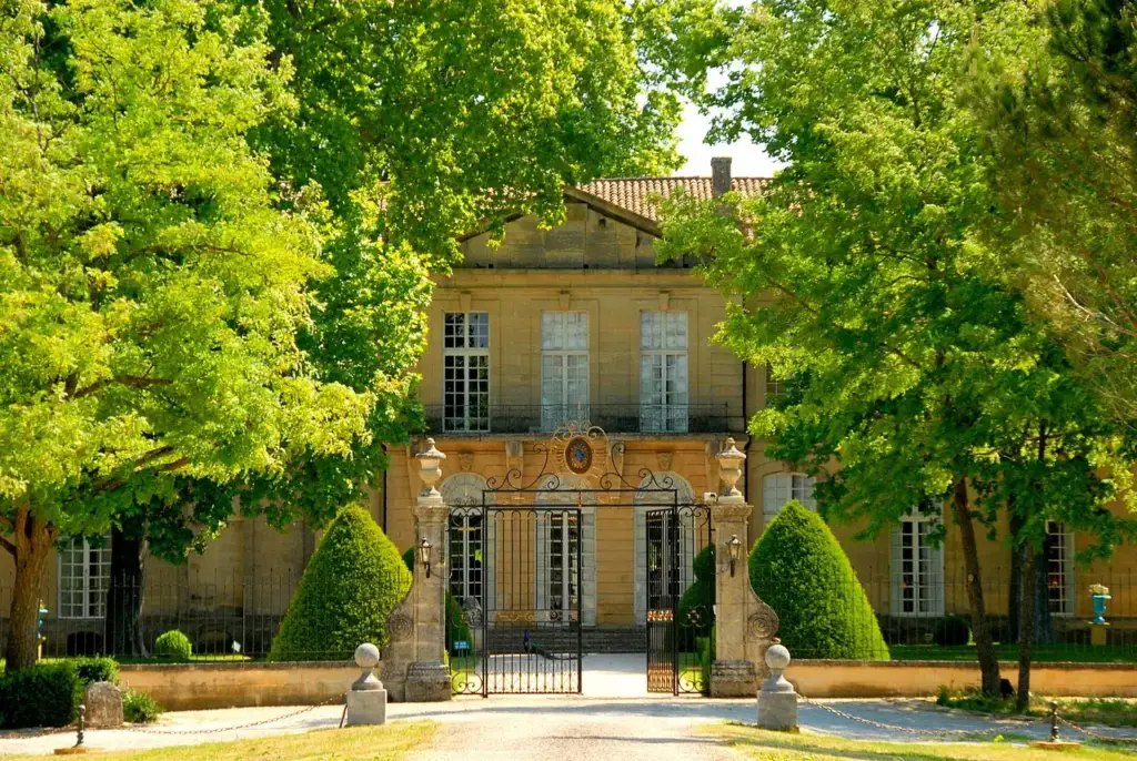 Portail et façade d’accueil du Château de Sauvan, 2015-05-30