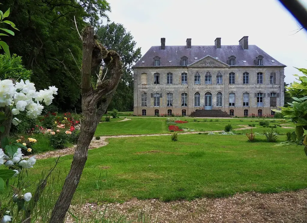 Façade et jardin du Château de Couin, photographie d’isamiga76 du19 juin2010