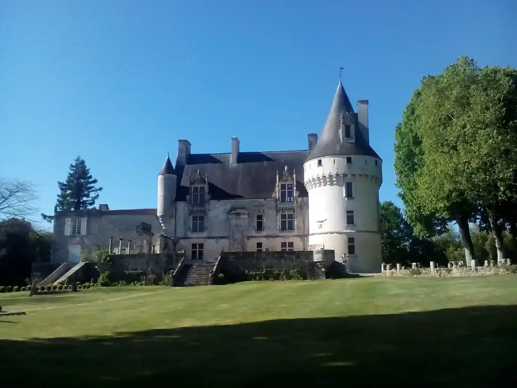 Château de Crazannes and its lawn in 2017