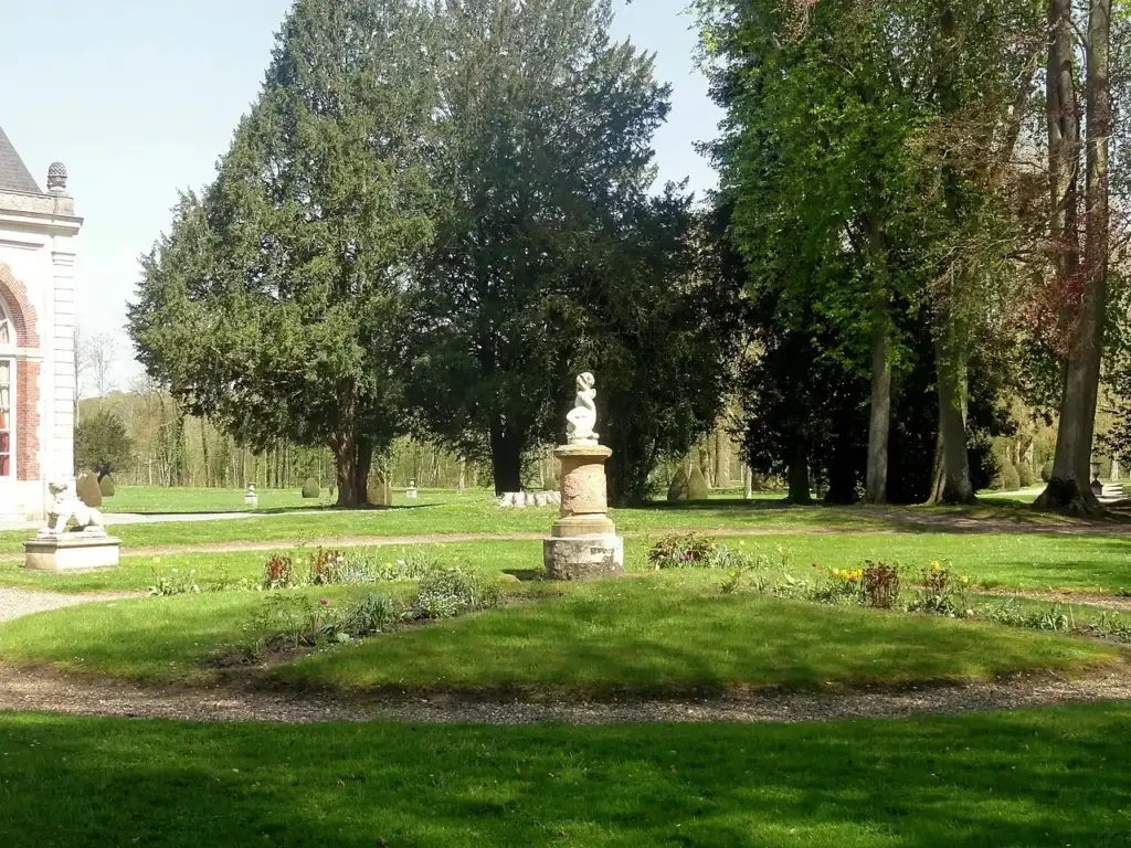 Lawn and sculptures in front of the Chaalis Orangerie
