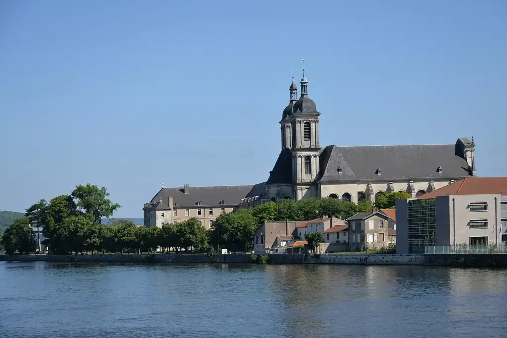 Prémontrés abbey church viewed from the opposite bank of the Moselle, 2017-07-13
