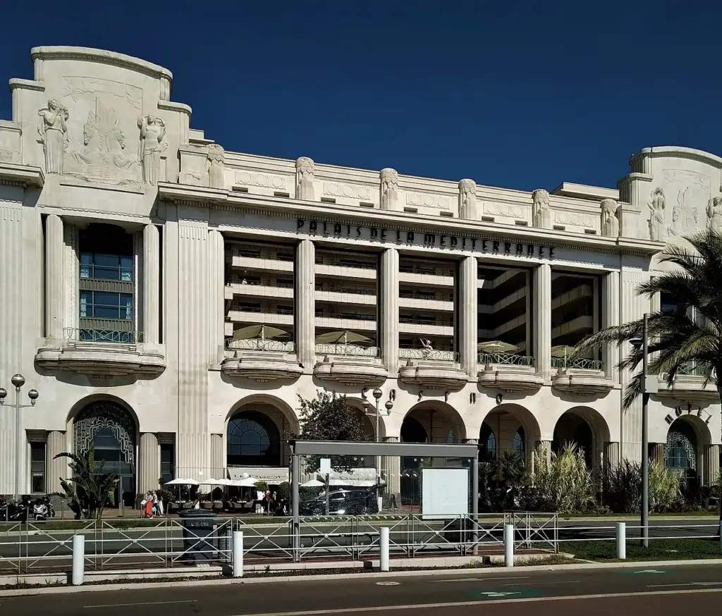 Hôtel Palais de la Méditerranée depuis la Promenade des Anglais