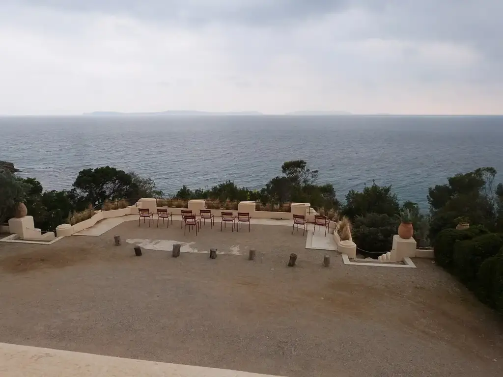 Terrasse de l’Hôtel de la Mer face à la Méditerranée au Rayol