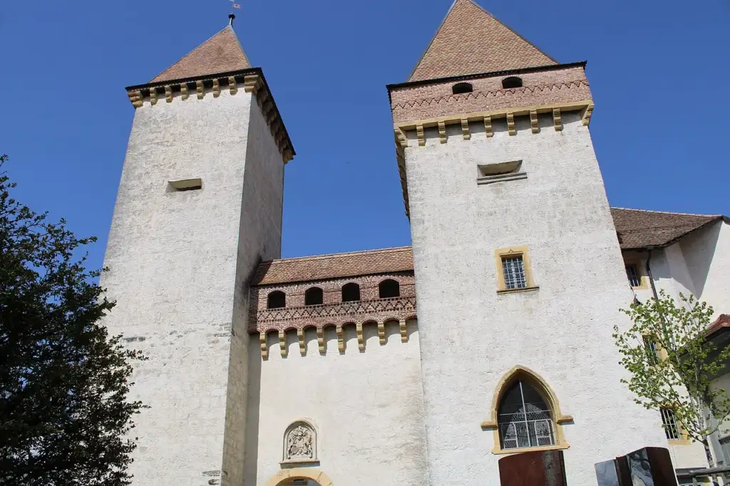 Façade of Château de La Sarraz with its two towers and Gothic window