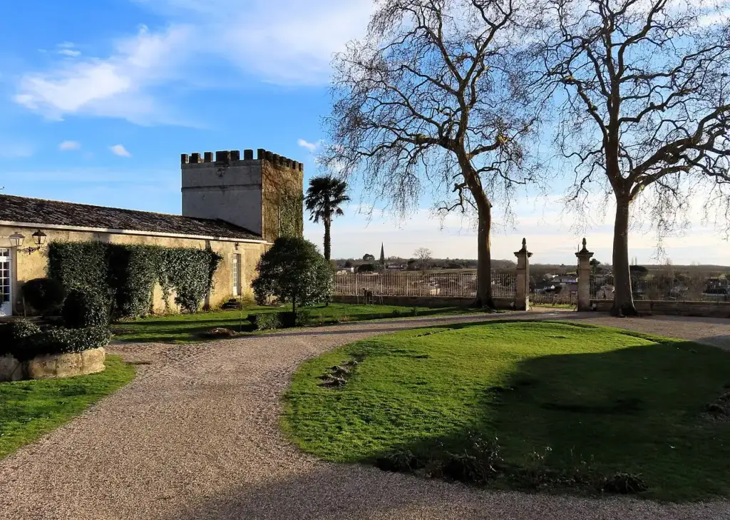 Courtyard of Château d’Arche in Sauternes