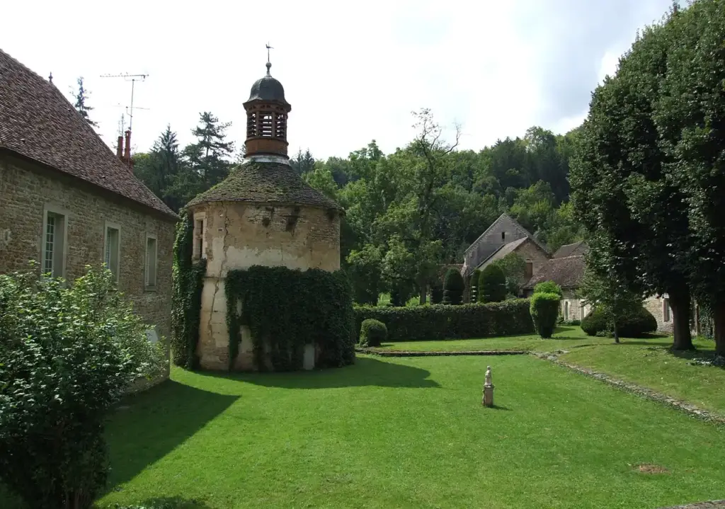 Gardens and small pavilion at Abbaye de la Bussière, 2007-08