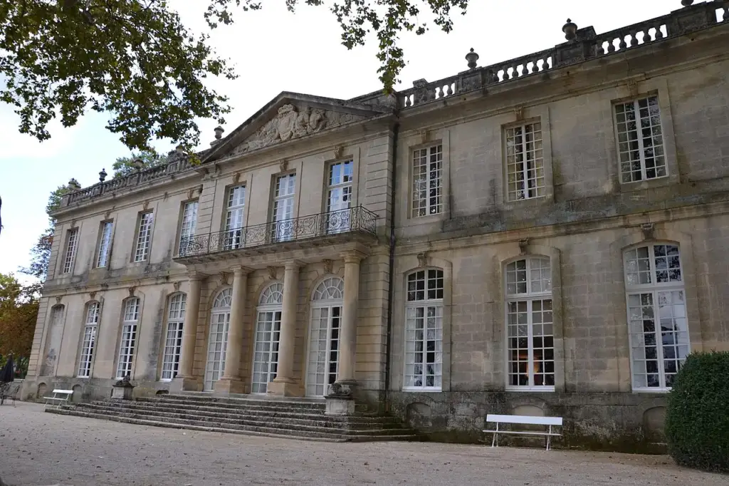 Façade et escalier du Château de Sauvan, 2013-09-15