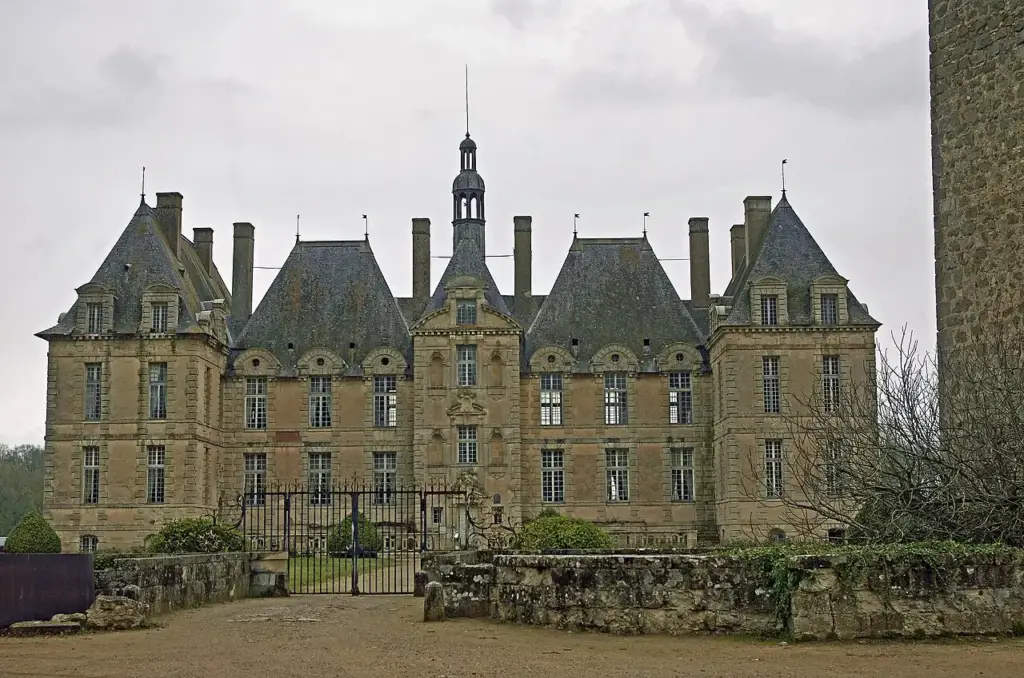 Façade du Château de Saint-Loup en 2019