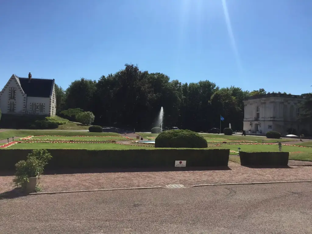 Gardens, fountain and outbuildings at Château d’Artigny