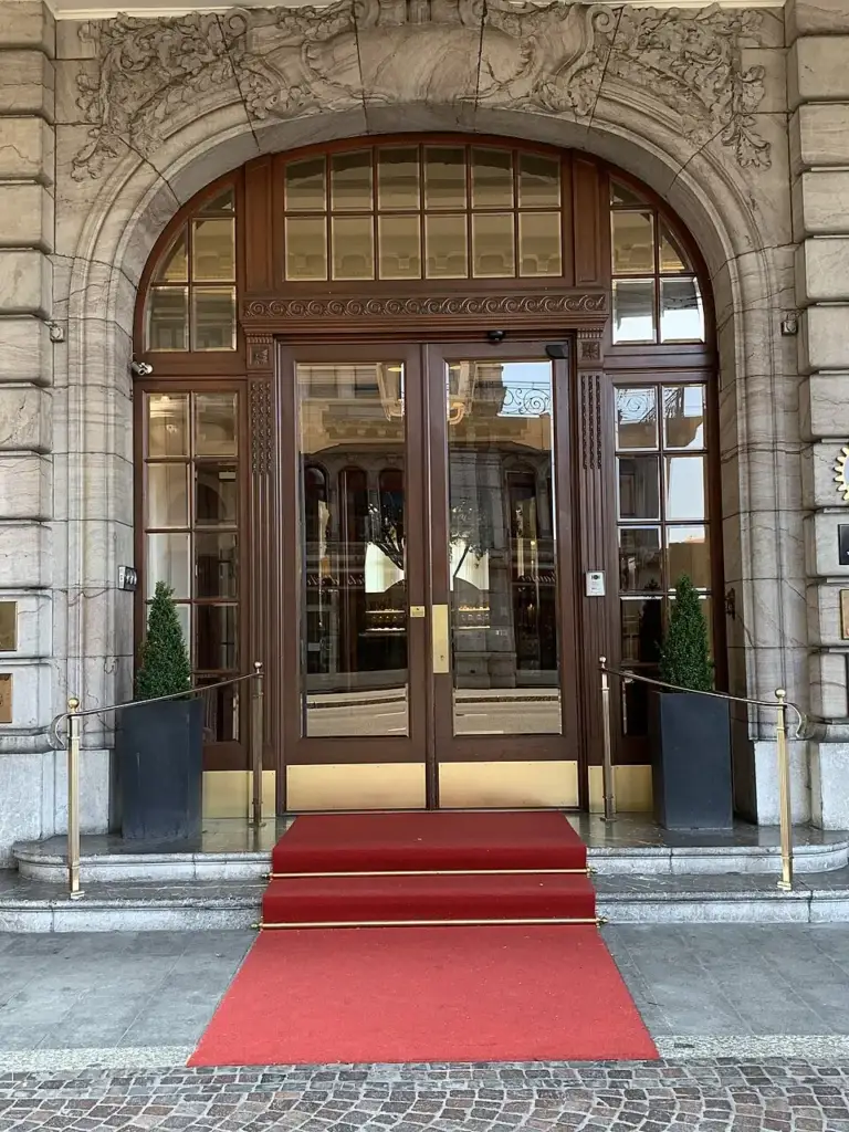 Entrée du Lausanne Palace