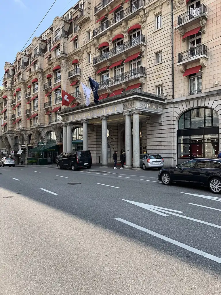 Façade du Lausanne Palace dans le centre de Lausanne
