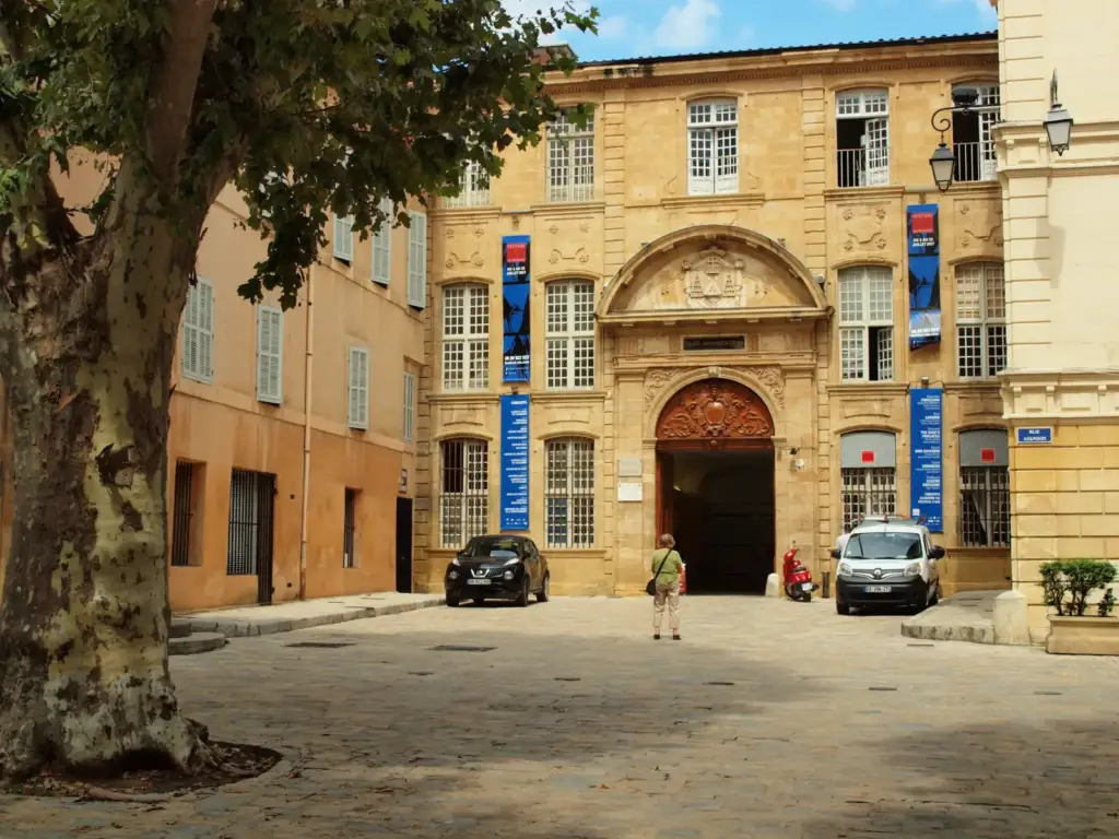 Real view of Théâtre de l’Archevêché.