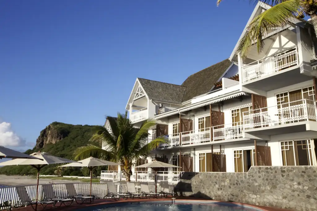 Bâtiment principal et piscine de l’Hôtel Boucan Canot à La Réunion