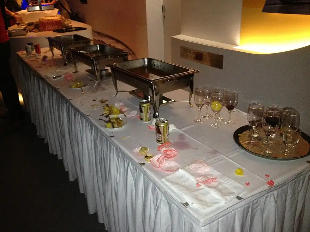 Reception buffet illustration, photo Stephan Schulz, Wikimedia Commons CC BY-SA 3.0 ; does not represent DOM Traiteur IDF