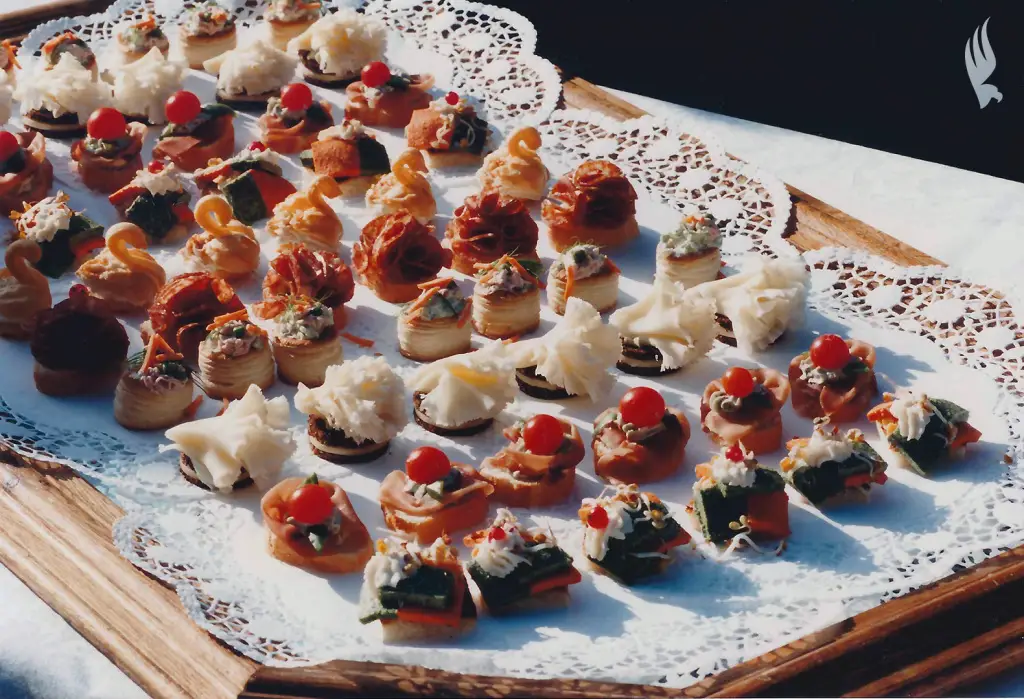 Illustrative photograph of a buffet and reception, by Helmut Lauser, CC BY-SA 4.0, Wikimedia Commons. Does not depict the caterer’s services.