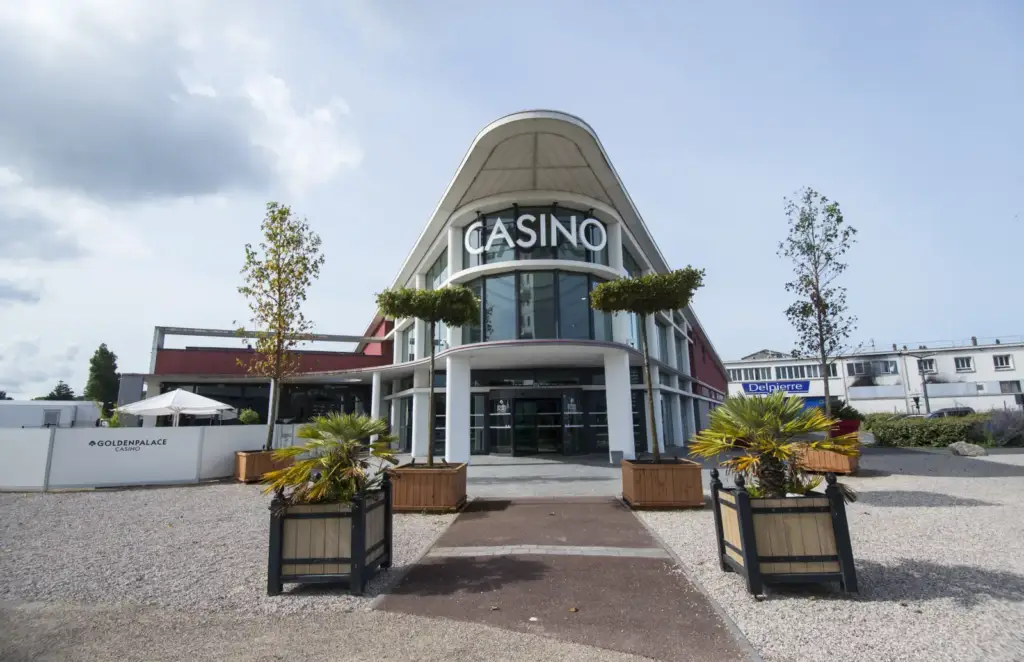 Archive photograph of Casino Golden Palace in Boulogne-sur-Mer, the building housing the Grand’Place room