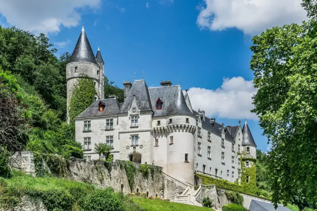 Façade and courtyard of Château de Chissay-en-Touraine — photograph from 2018