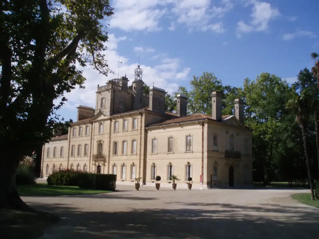 Real view of Château d’Avignon Departmental Estate.
