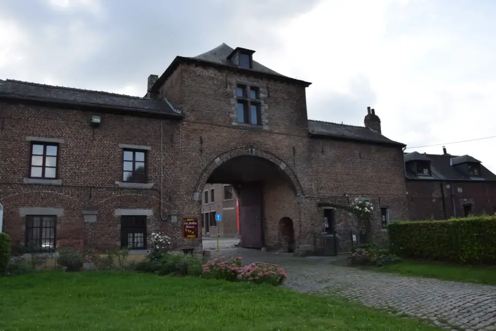 Brick entrance arch of the Château d’Havré gatehouse, Chatsam, 12 September 2021