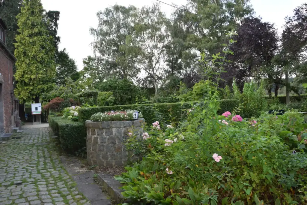 Flower garden and paved path at Château d’Havré, Chatsam, 12 September 2021