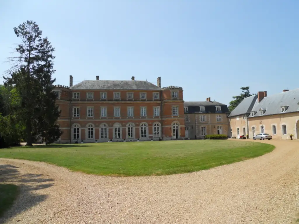 Façade of Château de Denonville