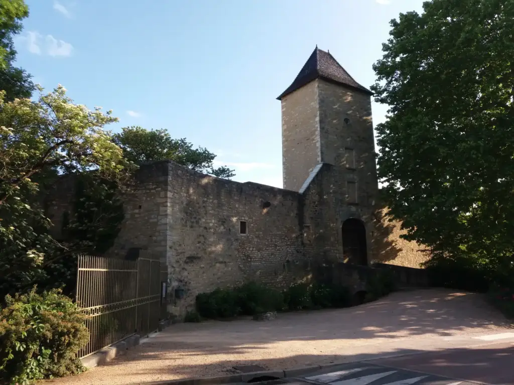Fortified entrance and square tower at Château de Saint-Bernard