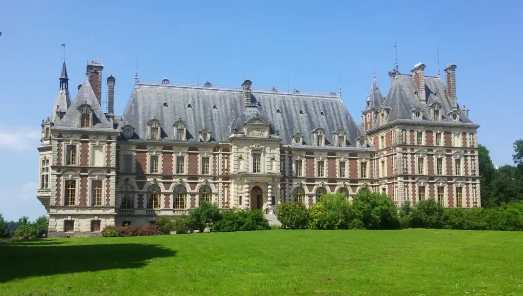 Façade principale du Château de Villersexel, photographiée le 6 juillet 2013