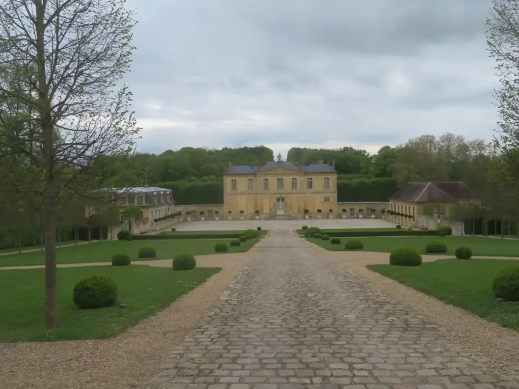 Facade of Château de Villette in Condécourt