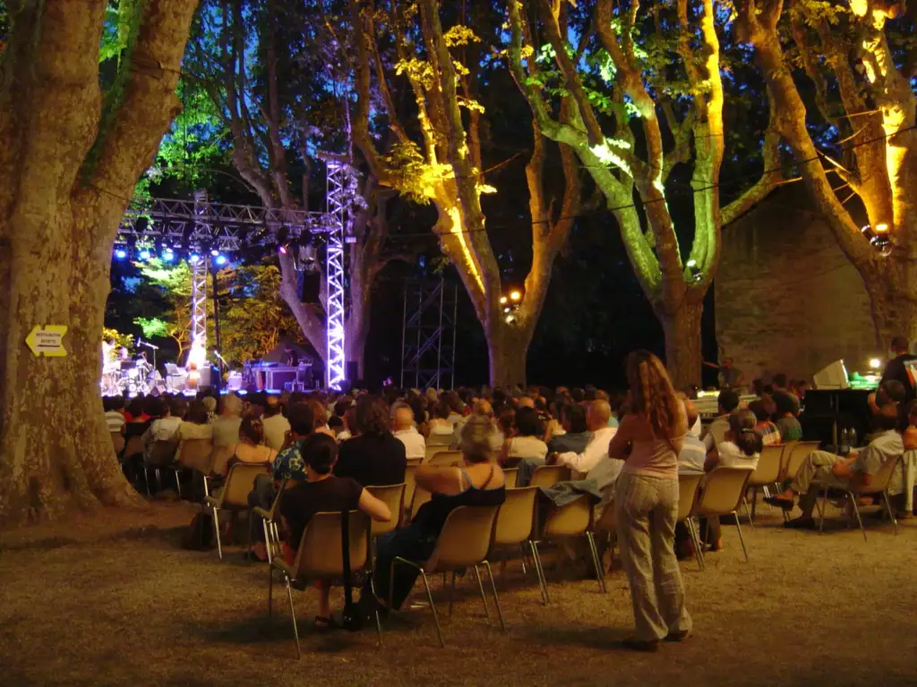The park at Domaine de Fontblanche beneath plane trees during the Charlie Jazz Festival on 2 July 2005.