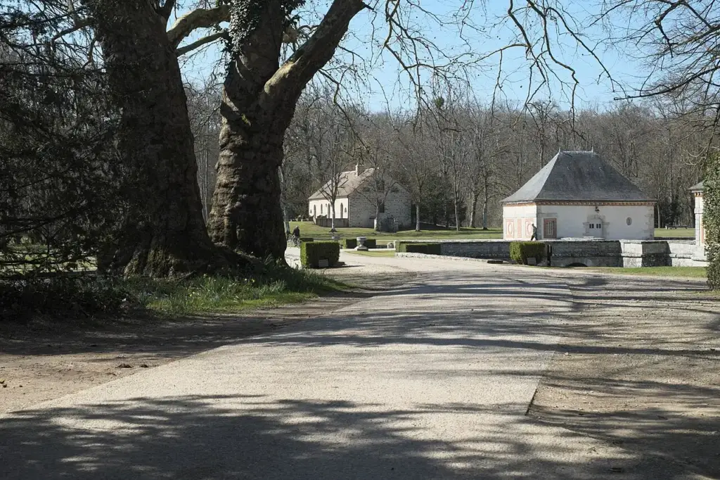 Parc du Château de Bourron à Bourron-Marlotte, photographié le 21 mars 2019