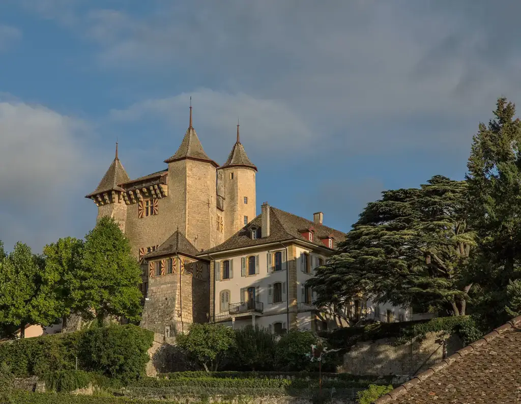 Façade et donjon du Château de Vaumarcus, photographie authentique du 20 septembre 2015