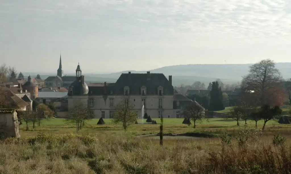 Façade principale du Château d’Étoges, Marne, photographie W. Mechelke, licence CC BY 3.0