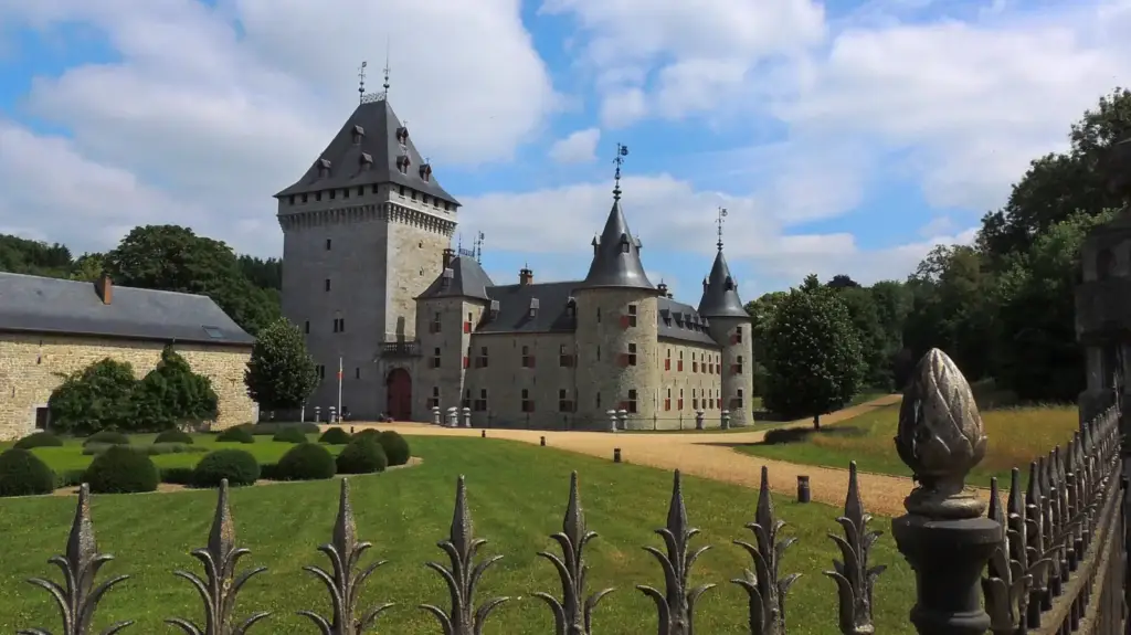 Vue extérieure du Château Jemeppe