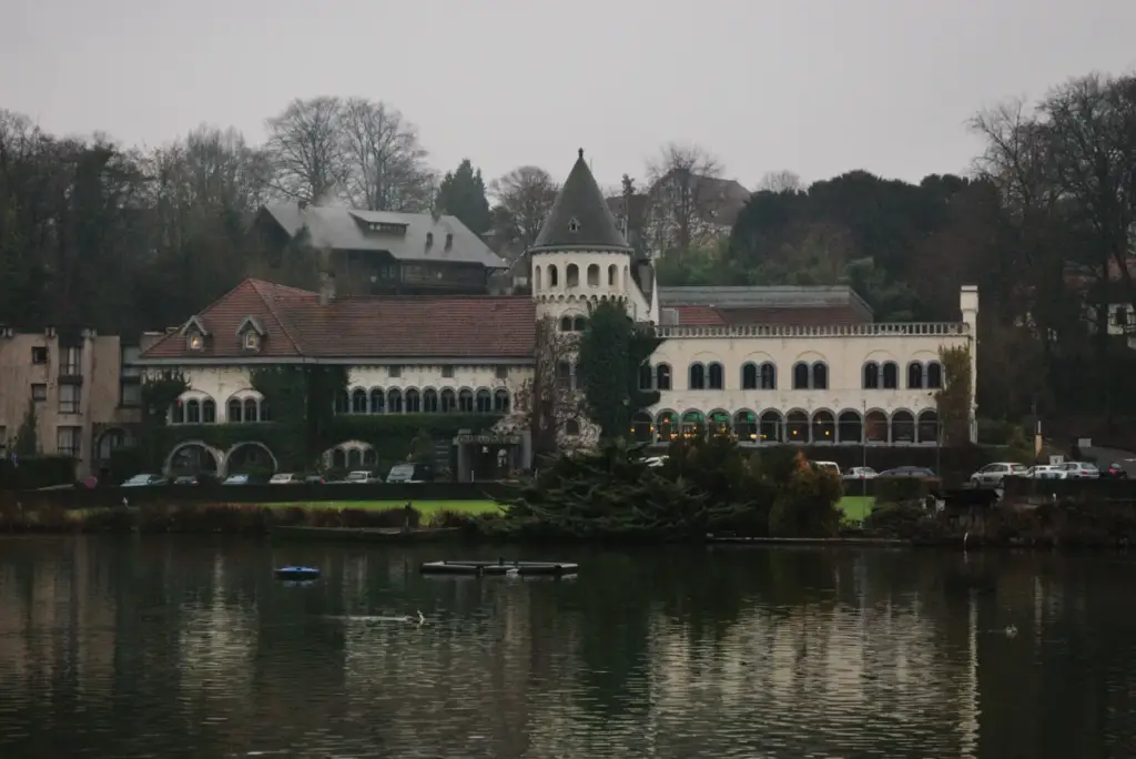 Vue extérieure de Martin’s Château du Lac à Genval