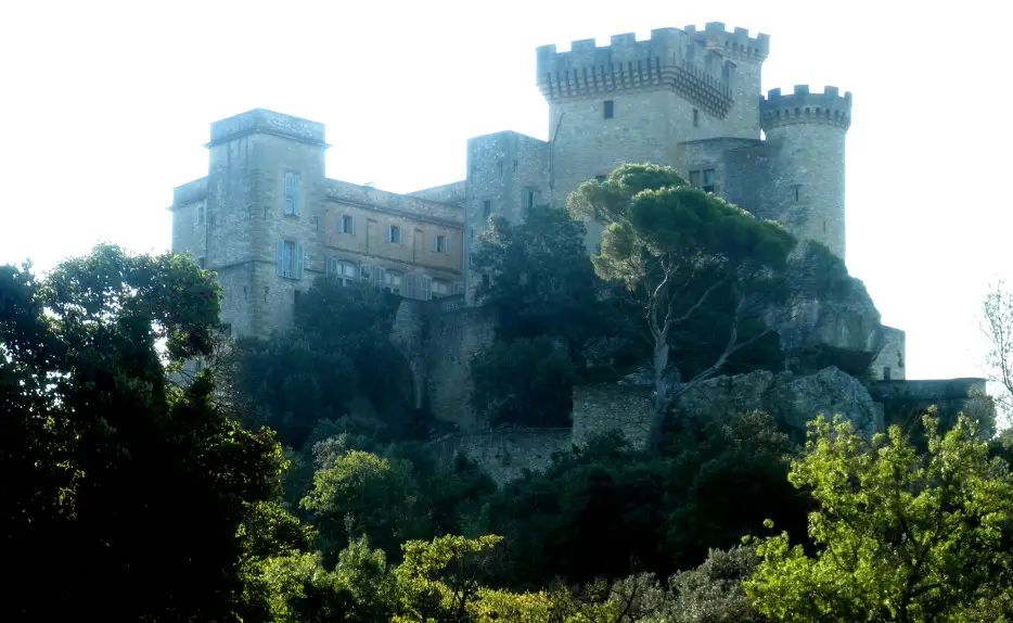 Château de La Barben, site de Rocher Mistral près de Salon-de-Provence