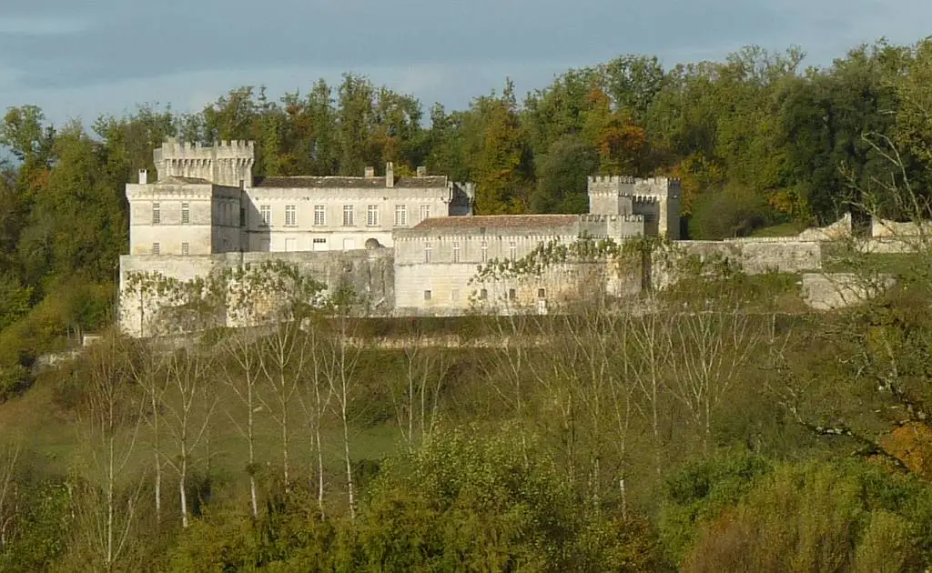 Vue extérieure du Château de la Tranchade à Garat