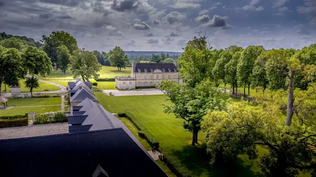 Vue aérienne du Château de Sainte Claire, de ses communs et du parc