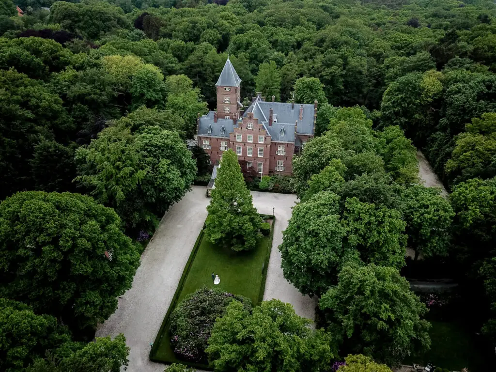 Aerial view of Kasteel de Wittenburg and its driveway in Wassenaar