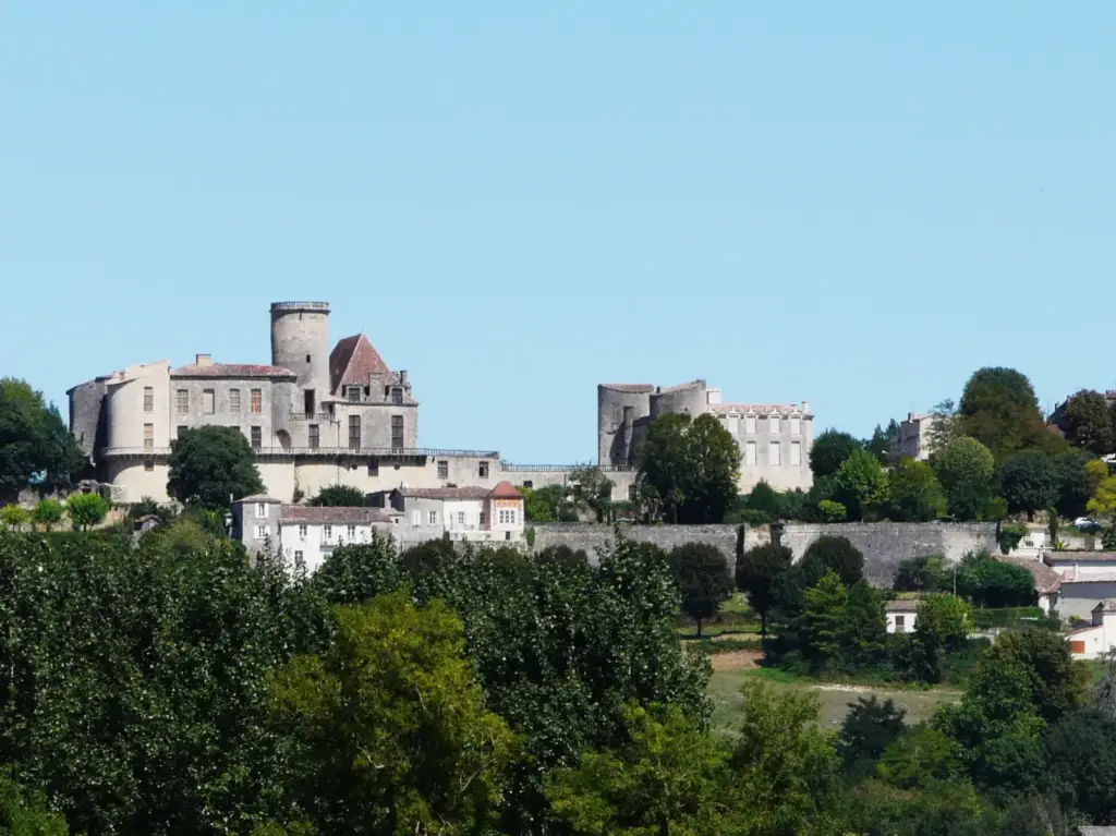 Château de Duras vu depuis le sud-ouest en 2009, Lot-et-Garonne